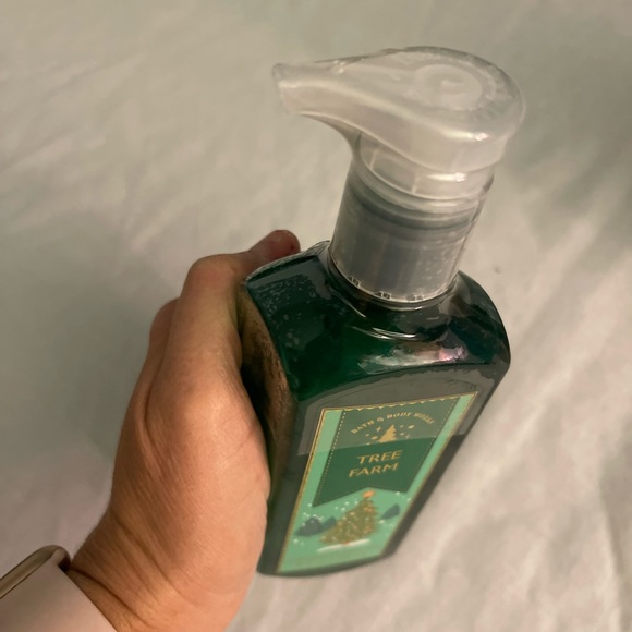 Never opened Bath and Body Works Tree Farm 8oz hand soap - Picture 4 of 4